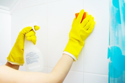 Professional cleaning service closing a complaint with resolution